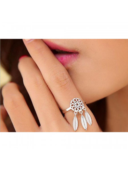 Delikatny pierścionek...