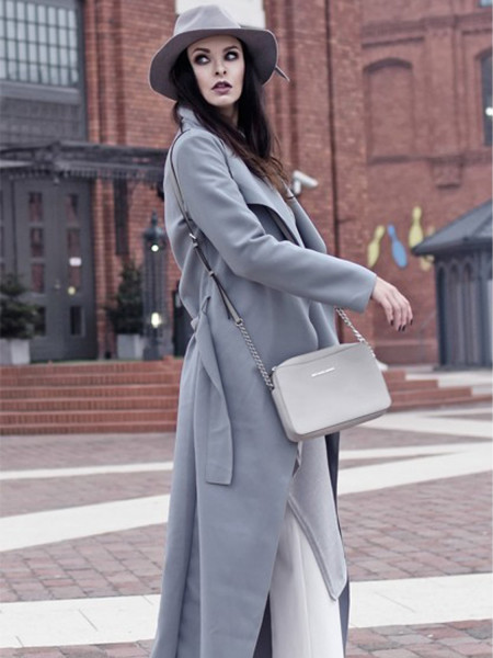 Kobiecy długi płaszcz