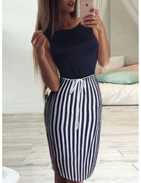 Sukienka w stylu marynarskim