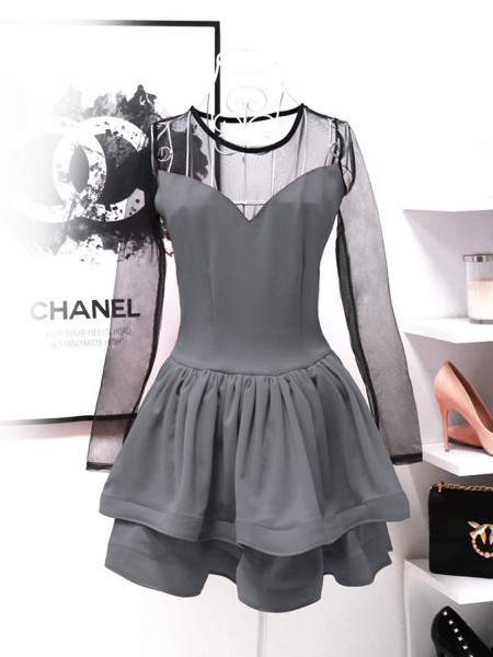 Rozkloszowana mini sukienka... 2