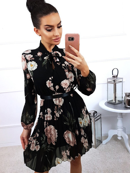 Kobieca sukienka w modny...