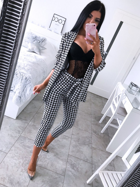 Elegancki kobiecy garnitur...