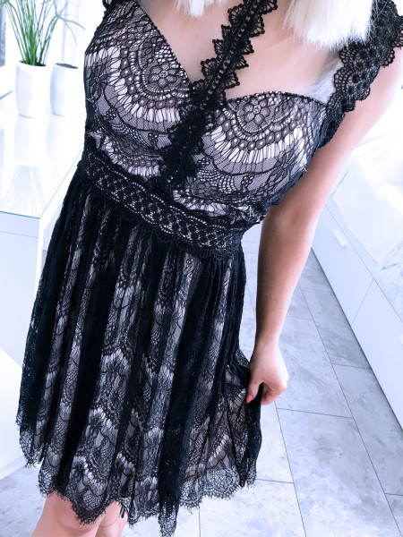 Rozkloszowana sukienka z tiulem DENVER