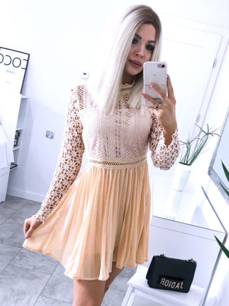 Rozkloszowana koronkowa...