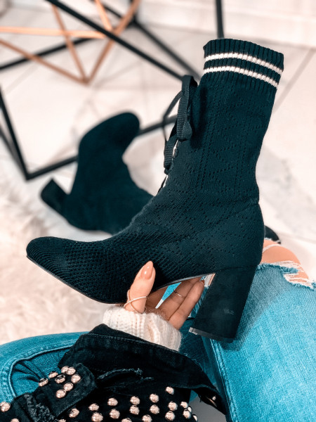 Botki na słupku ze skarpetą 2