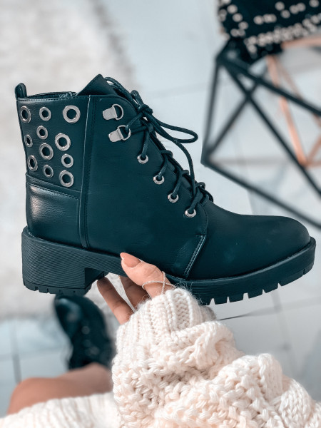 Botki z ozdobnymi kółkami