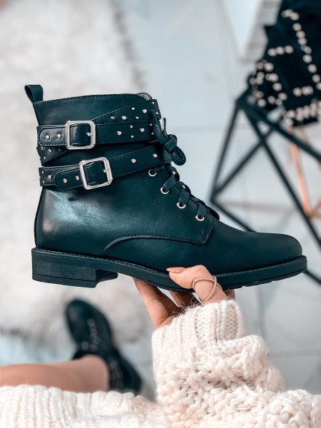 Czarne botki z ozdobnymi...
