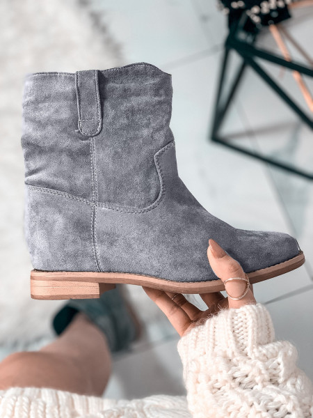 Zamszowe botki z ukrytym...