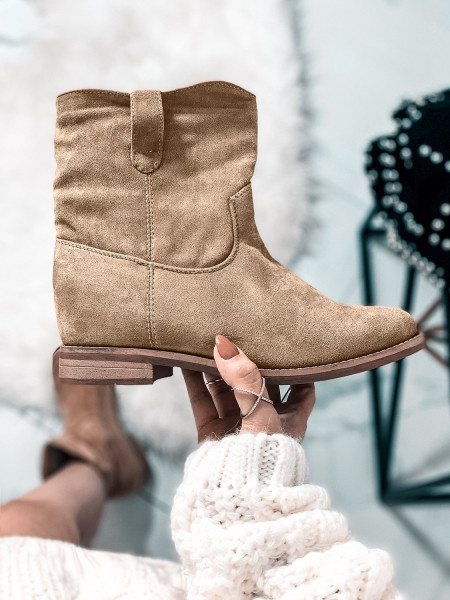 Zamszowe botki z ukrytym...