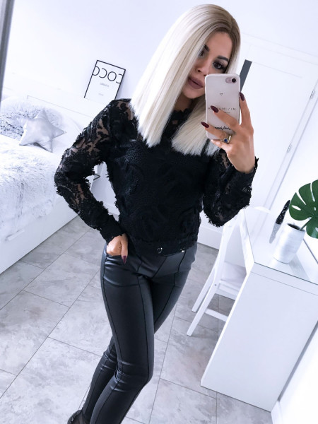 Bluzka z ozdobną gipiurą...