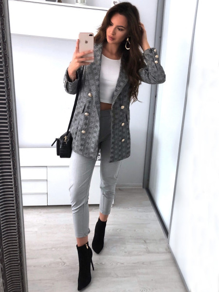 Płaszcz zapinany na guziki... 2