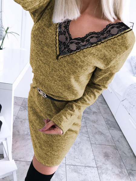 Swetrowa sukienka z koronką...