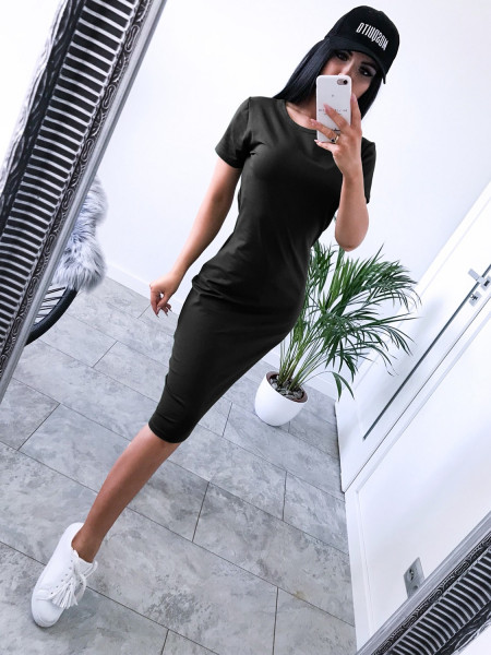 Dopasowana sukienka midi...