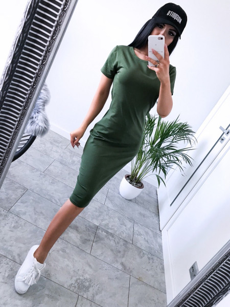 Dopasowana sukienka midi...