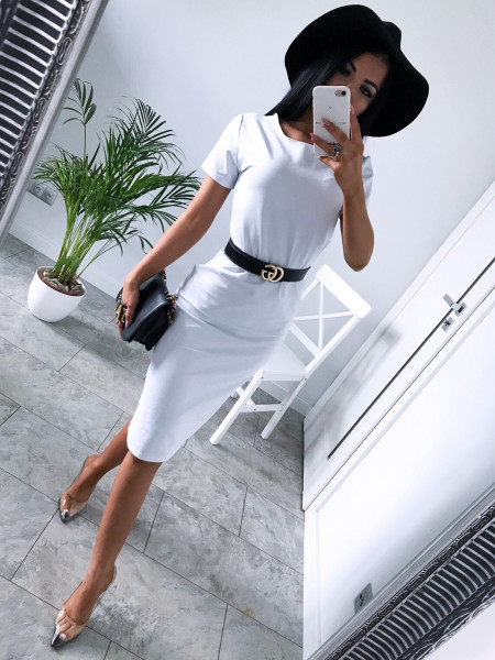 Dopasowana sukienka midi...