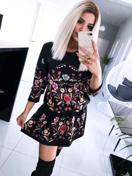 Rozkloszowana sukienka w...