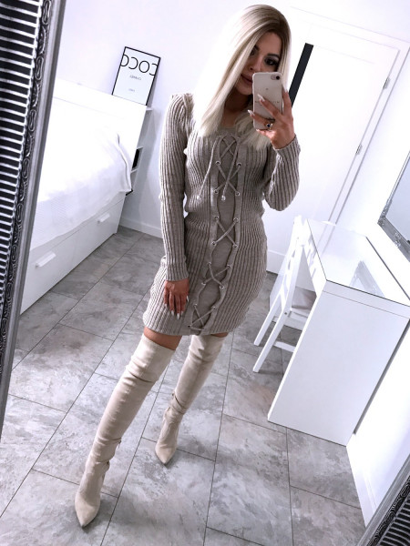 Dopasowana sweterkowa...